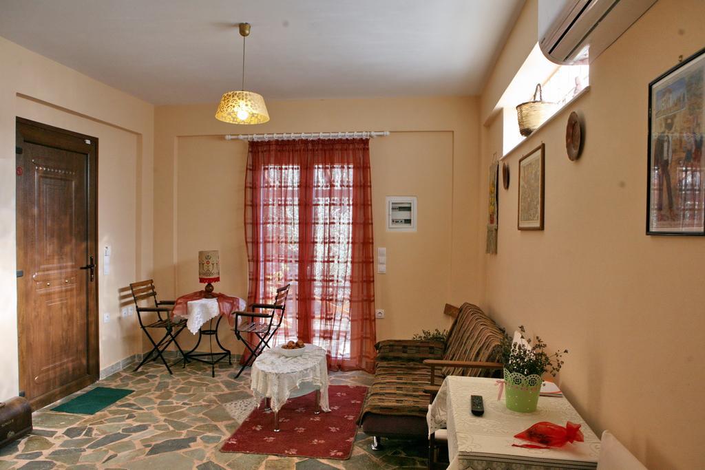 Evaland Traditional Houses Tarti Rom bilde